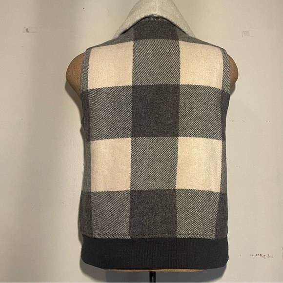 Woolrich women’s checked gray & white wool Sherpa vest span closure size medium - Picture 2 of 7